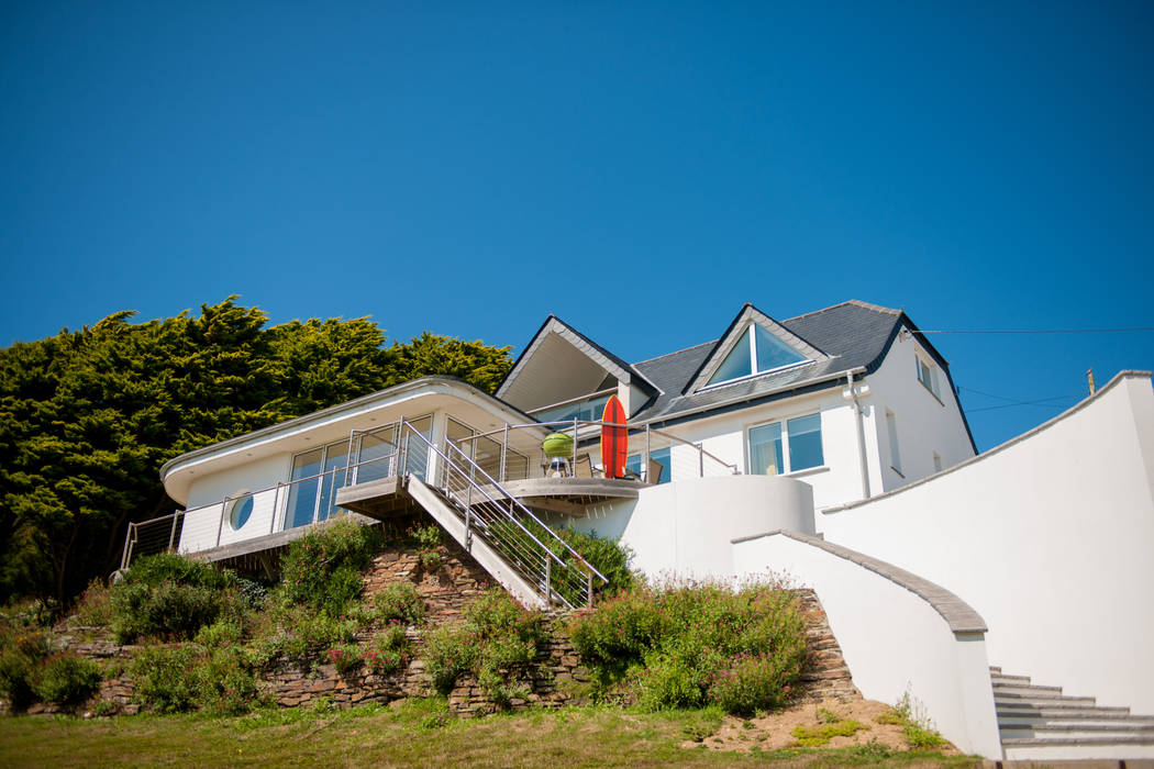 homify Casas de estilo ecléctico Beach House,holiday home,balcony