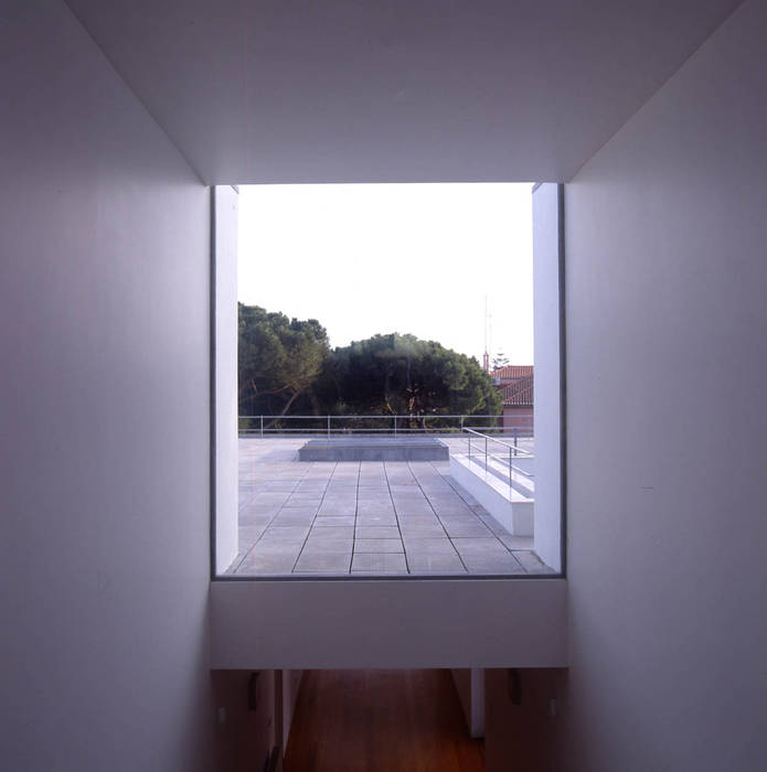 House in Estoril, Pedro Mendes Arquitectos Pedro Mendes Arquitectos Corredores, halls e escadas minimalistas