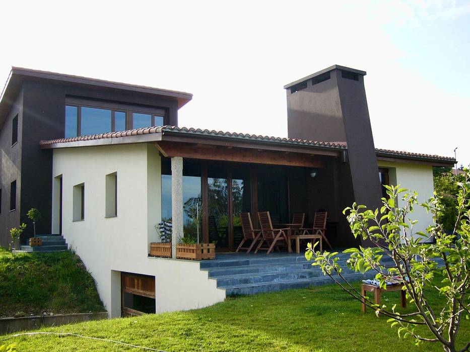 VIVIENDA UNIFAMILIAR EN SADA, Intra Arquitectos Intra Arquitectos Classic style houses