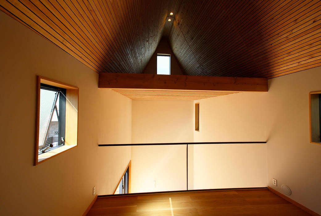 ステップフロアの住処, すわ製作所 すわ製作所 Eclectic style corridor, hallway & stairs Wood Wood effect