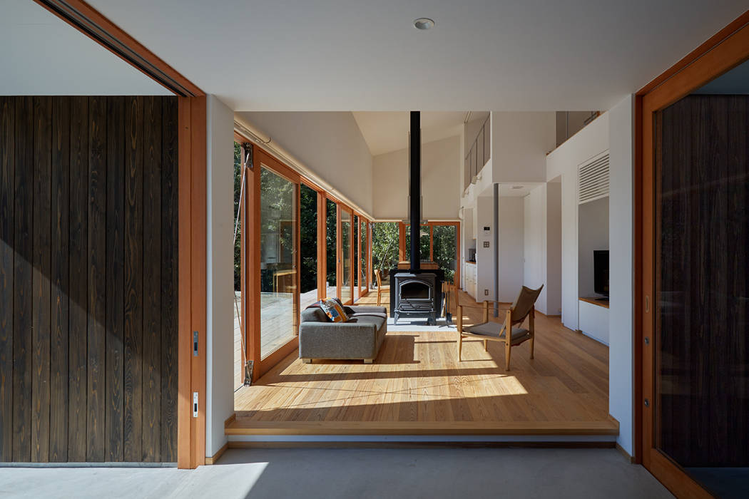 湖沼に建つ家, toki Architect design office toki Architect design office Living room Wood Wood effect