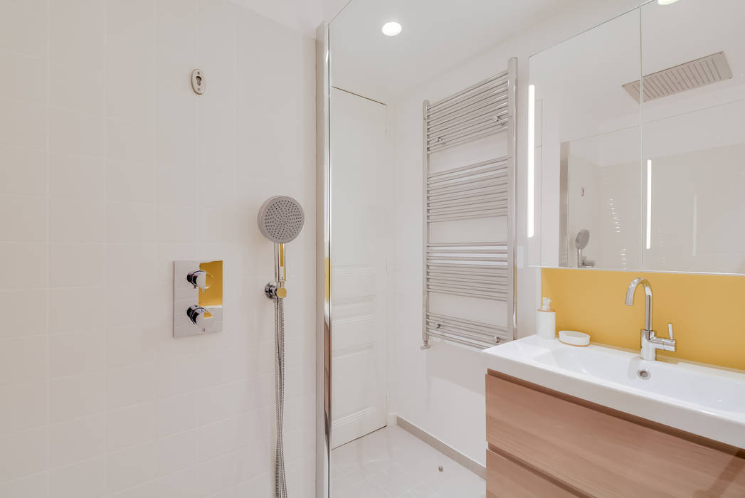 Un Appartement locatif saisonnier au coeur de Paris, ATELIER FB ATELIER FB Modern Bathroom