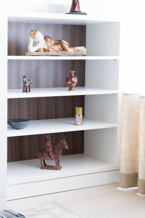 Un appartement moderne entre blanc et bois , ATELIER FB ATELIER FB Modern Living Room TV stands & cabinets