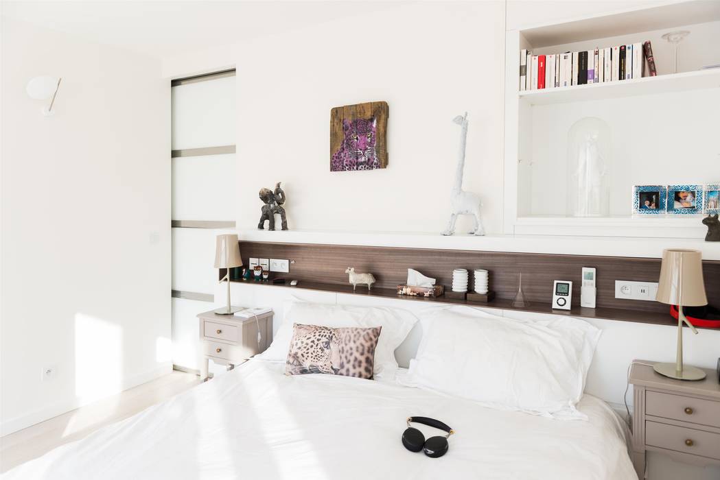 Un appartement moderne entre blanc et bois , ATELIER FB ATELIER FB Modern style bedroom
