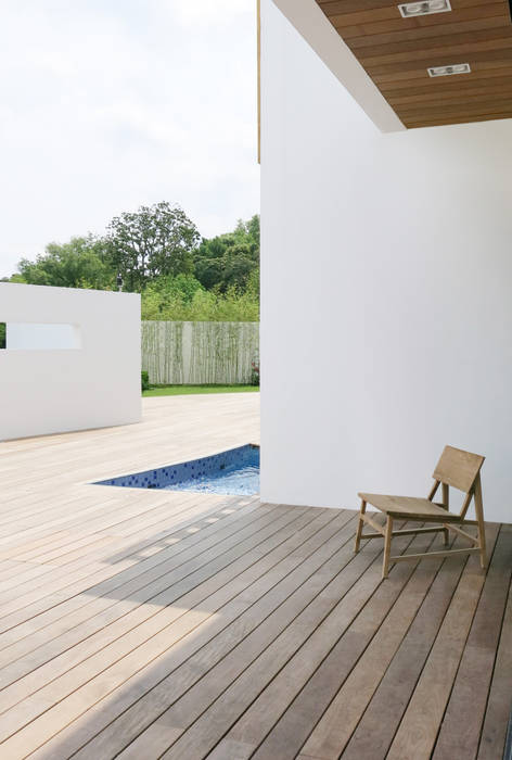 Deck and Pool Sensearchitects_Limited Minimalist style garden Wood Wood effect garden pool,garden,outdoor pool,timber,Deck,Timber Chair,Swimming Pool