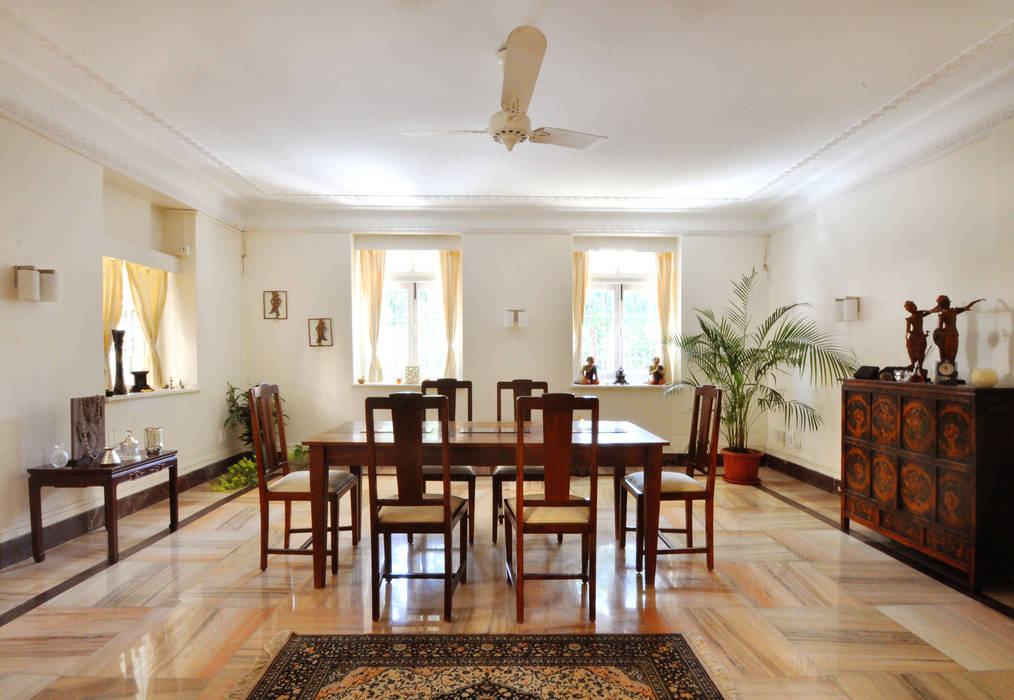 Residence at Carmichael Road, Dhruva Samal & Associates Dhruva Samal & Associates Colonial style dining room