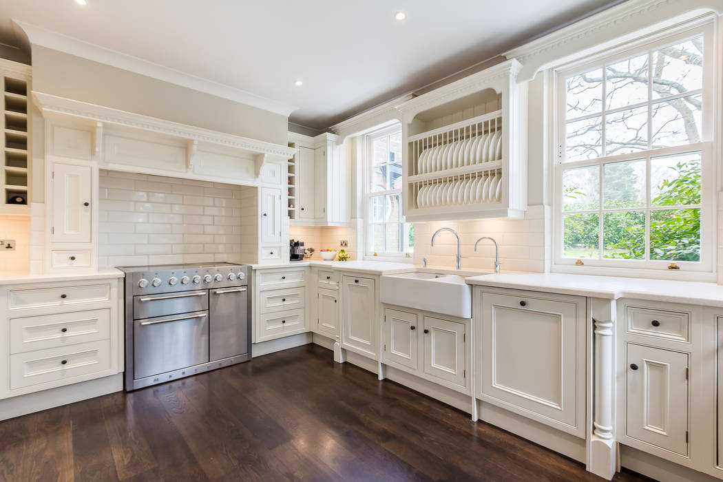 Modern Classic Kitchen homify Kitchen kitchen,farmhouse kitchen,modern,classic,dark wood,white units,aga