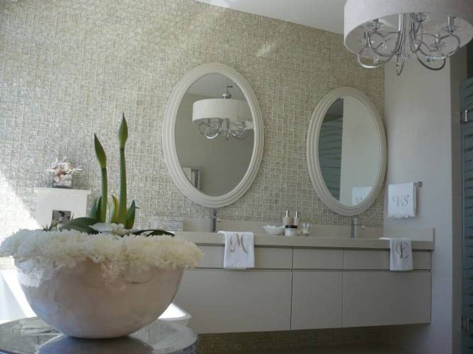 homify Minimalist style bathroom