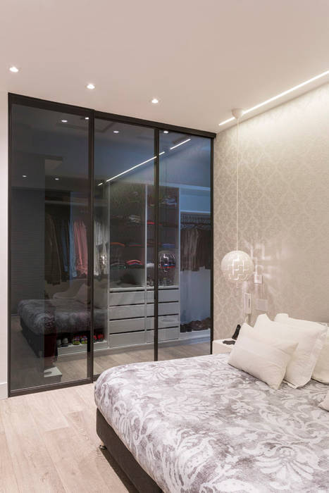 homify Modern dressing room