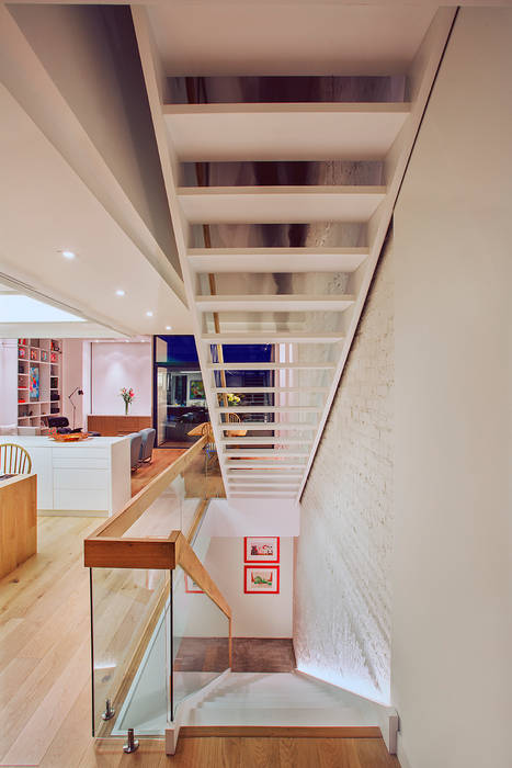 homify Pasillos, vestíbulos y escaleras de estilo moderno