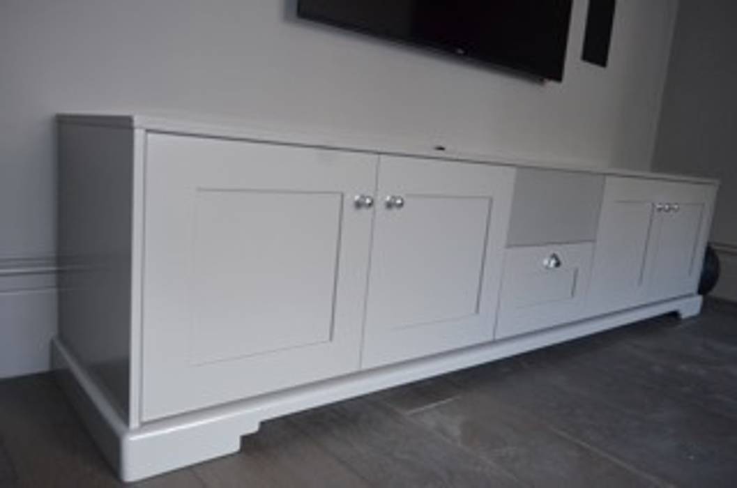 Shaker Style Av Cabinet And Storage Unit With In Built Centre
