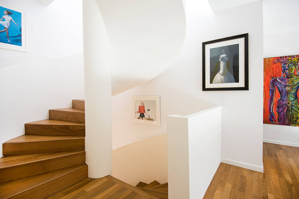 A Sassy Sensation, Design Intervention Design Intervention Modern corridor, hallway & stairs