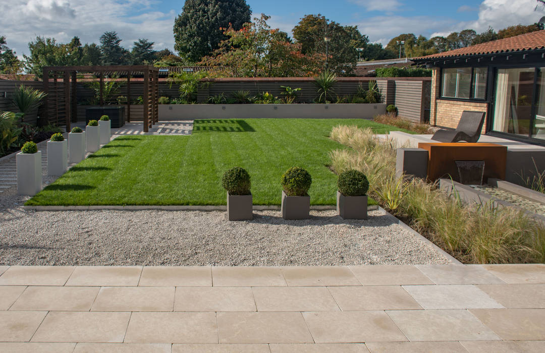 A contemporary industrial garden por robert hughes garden design