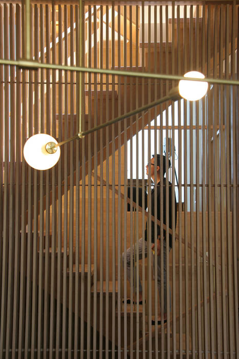 Staircase AtelierSUN Modern corridor, hallway & stairs Engineered Wood Transparent