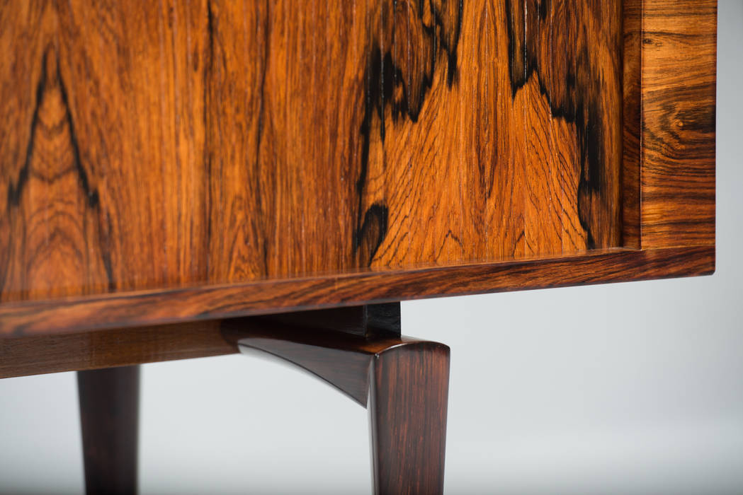 H.W. KLEIN SIDEBOARD, Império dos Sentidos Lda Império dos Sentidos Lda Scandinavian style dining room Wood Wood effect Dressers & sideboards