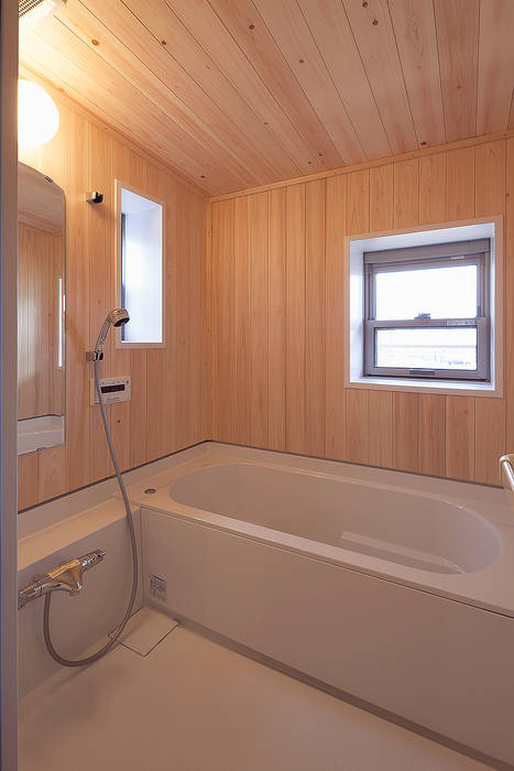 ヒノキの香り漂うハーフユニットバス 株式会社 建築工房零 オリジナルスタイルの お風呂