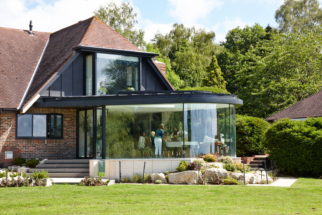 External Photo Trombe Ltd モダンデザインの ダイニング frameless,curved glass,extention,zink roof,dining