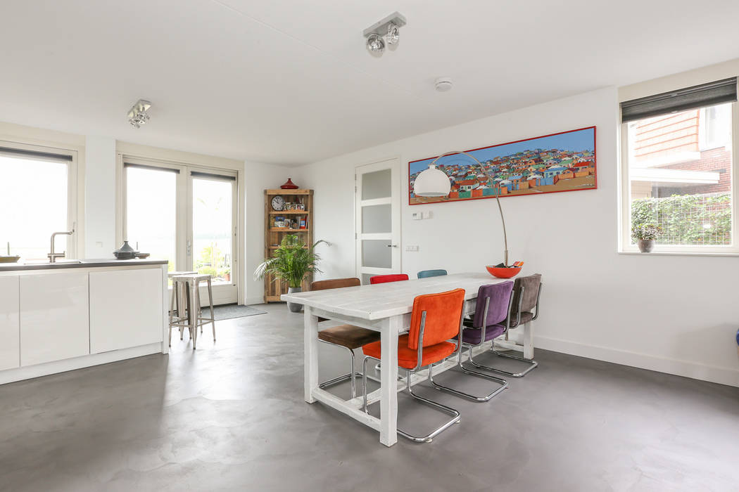 ​2 onder 1 kap woning Dalem met een rieten kap, Brand I BBA Architecten Brand I BBA Architecten غرفة السفرة