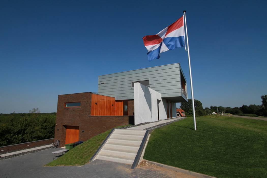 Moderne dijkwoning Box on the Wa(a)ll, Brand I BBA Architecten Brand I BBA Architecten Casas de estilo moderno