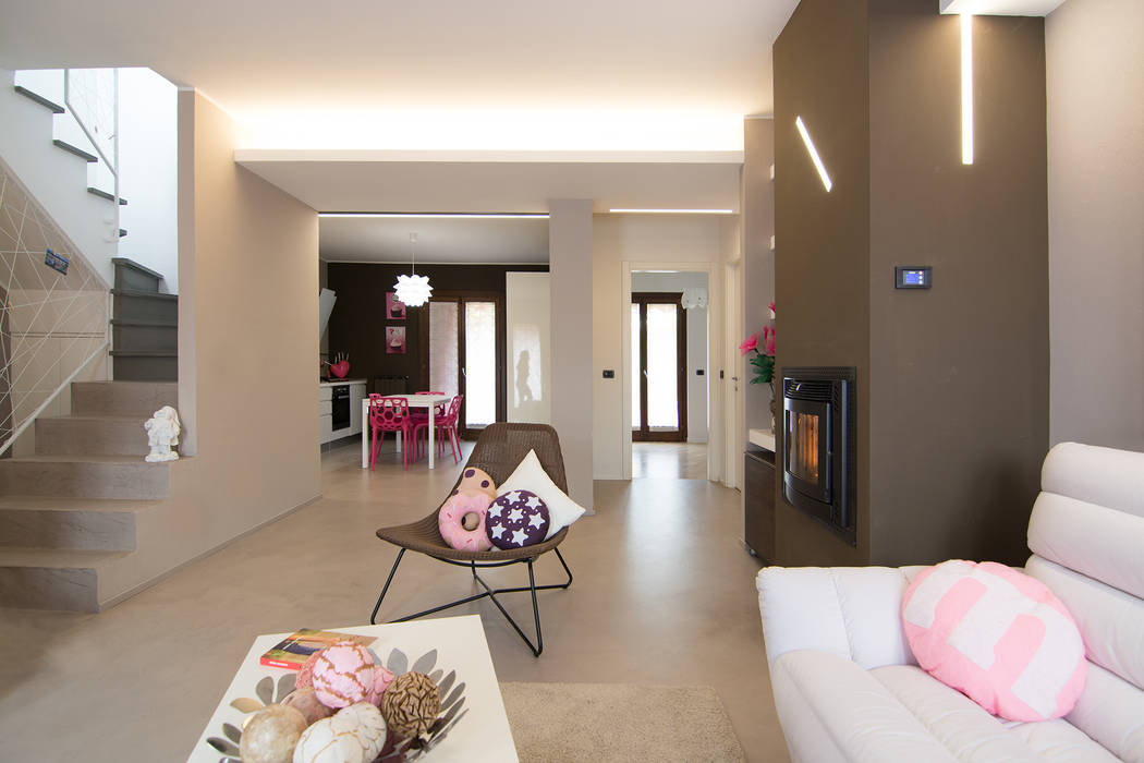 Living room open space Rachele Biancalani Studio Soggiorno moderno Cemento rosa,marrone,resina