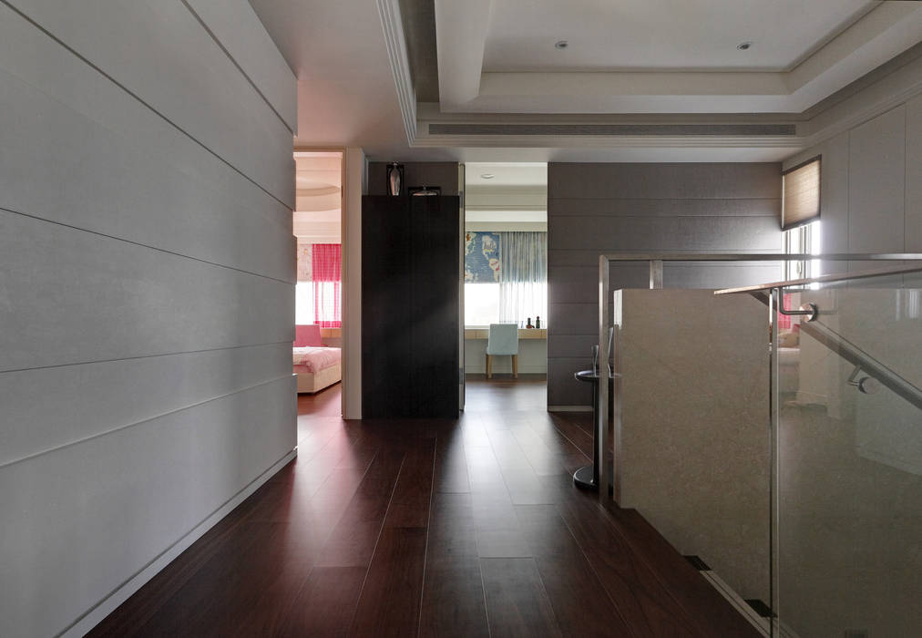 時尚精品宅 大荷室內裝修設計工程有限公司 Modern corridor, hallway & stairs