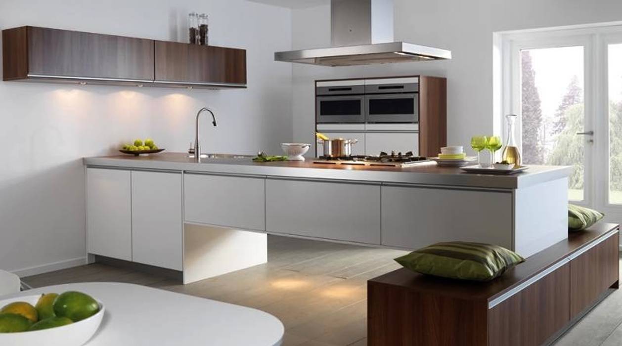 Móveis por medida, combinando design e tecnologia., RUI BESSA INTERIORES RUI BESSA INTERIORES Modern kitchen MDF Cabinets & shelves