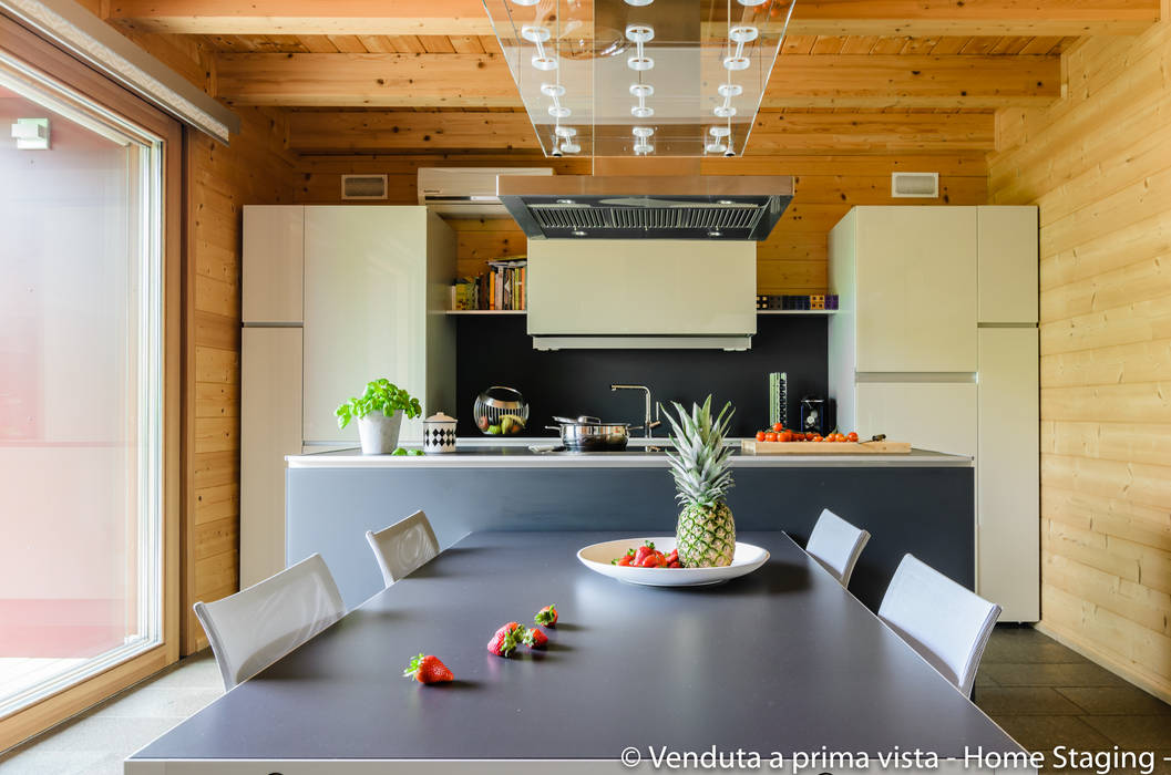 Eco-friendly mini staging, Venduta a Prima Vista Venduta a Prima Vista Cocinas de estilo moderno