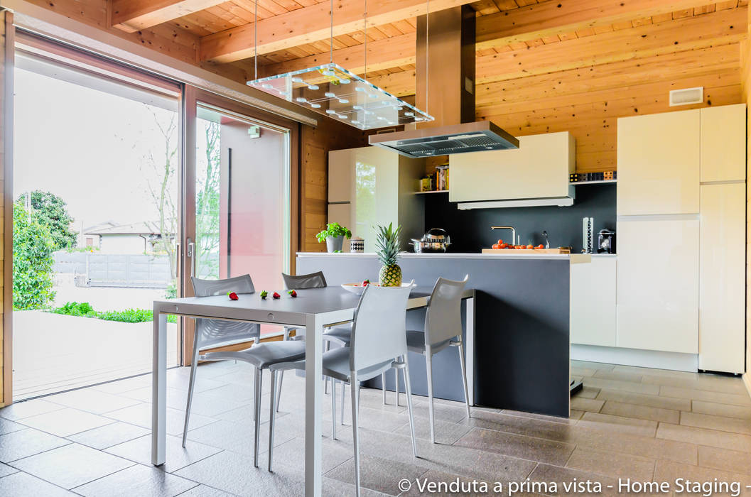 Eco-friendly mini staging, Venduta a Prima Vista Venduta a Prima Vista Modern Kitchen