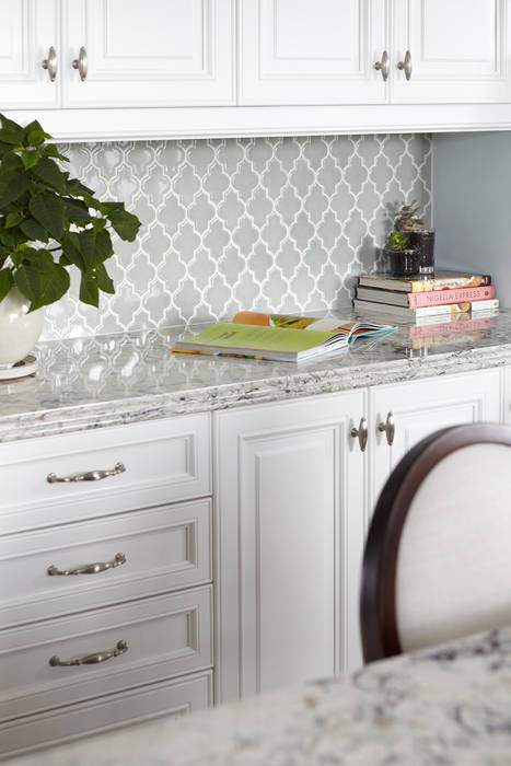 homify Kitchen Cambria Quartz,White cabinets,White kitchen,blue walls,blue backsplash,quartz,dark island