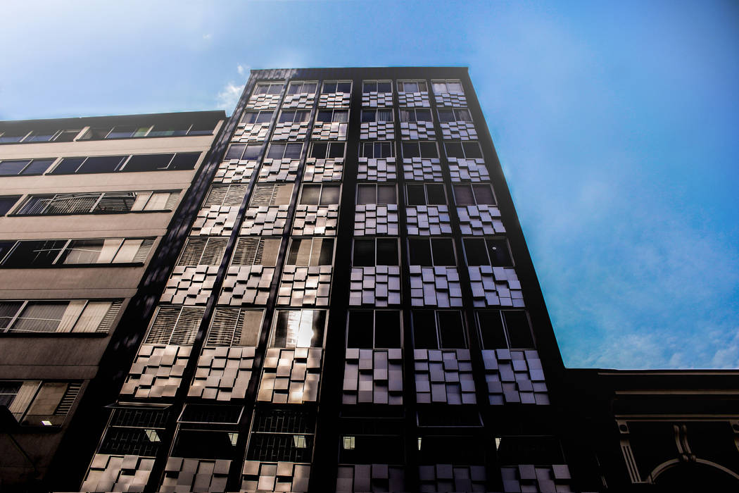 FACHADA EDIFICIO GUACAICA, ESTUDIO DUSSAN ESTUDIO DUSSAN Espacios comerciales Edificios de oficinas