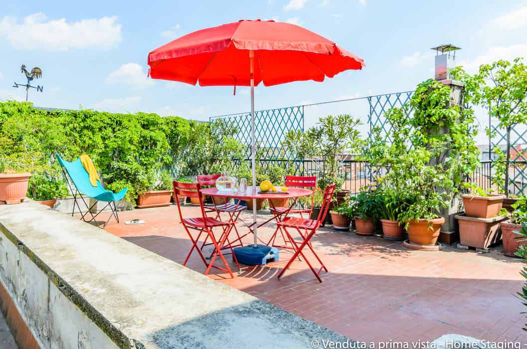 Fresh Mini Staging, Venduta a Prima Vista Venduta a Prima Vista Mediterranean style balcony, veranda & terrace