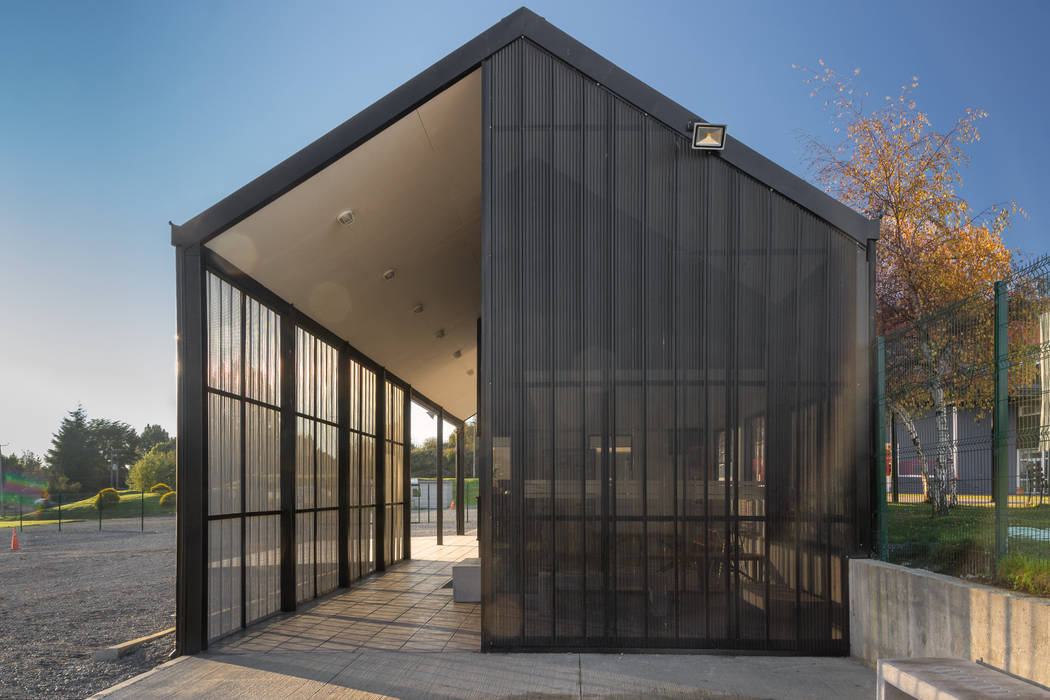 Nuevo Acceso Colegio Alemán de Puerto Varas. , Moraga Höpfner Arquitectos Moraga Höpfner Arquitectos Casas de estilo escandinavo