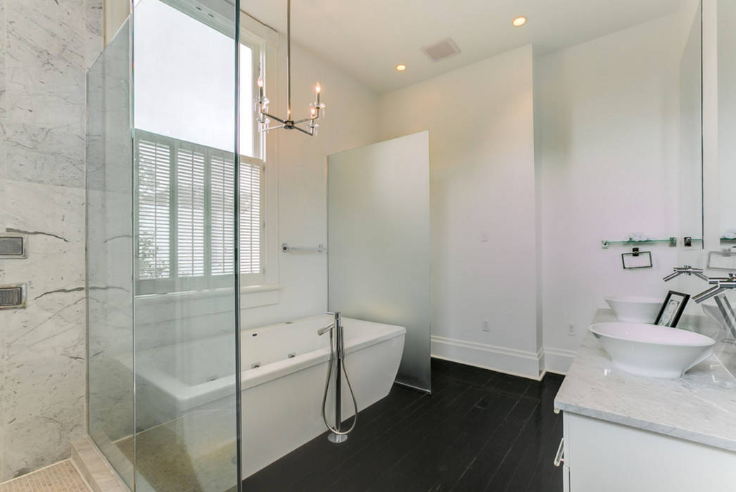 Nashville Avenue Residence, New Orleans studioWTA Eclectic style bathroom master bath,modern,fixtures,cabinetry,tub and shower,glass panel,lacquered wood floor,studioWTA,Tracie Ashe,Natan Diacon-Furtado