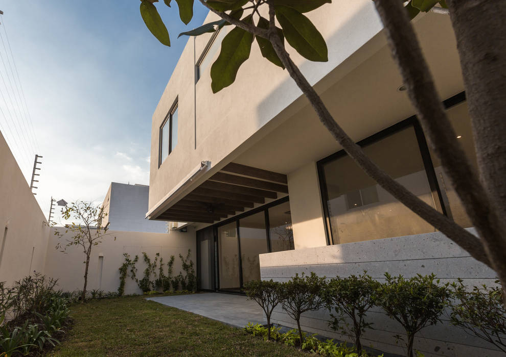 Parque Virreyes, 2M Arquitectura 2M Arquitectura Balcones y terrazas de estilo minimalista