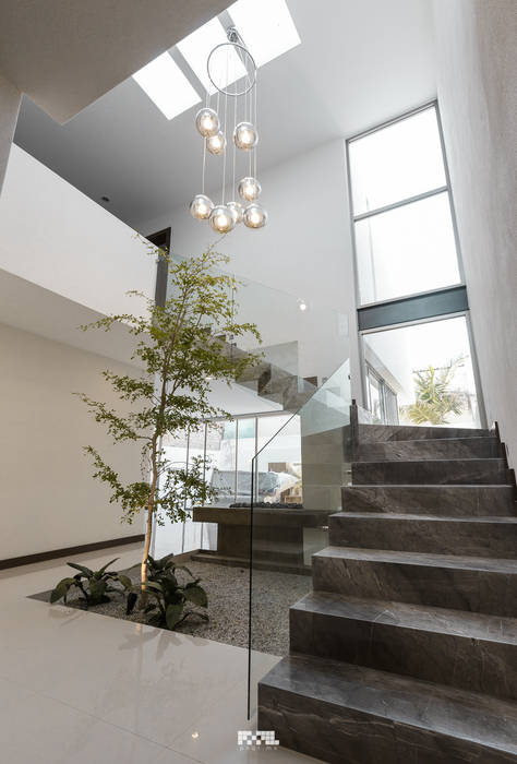 Virreyes 15, 2M Arquitectura 2M Arquitectura Modern corridor, hallway & stairs سنگ مرمر