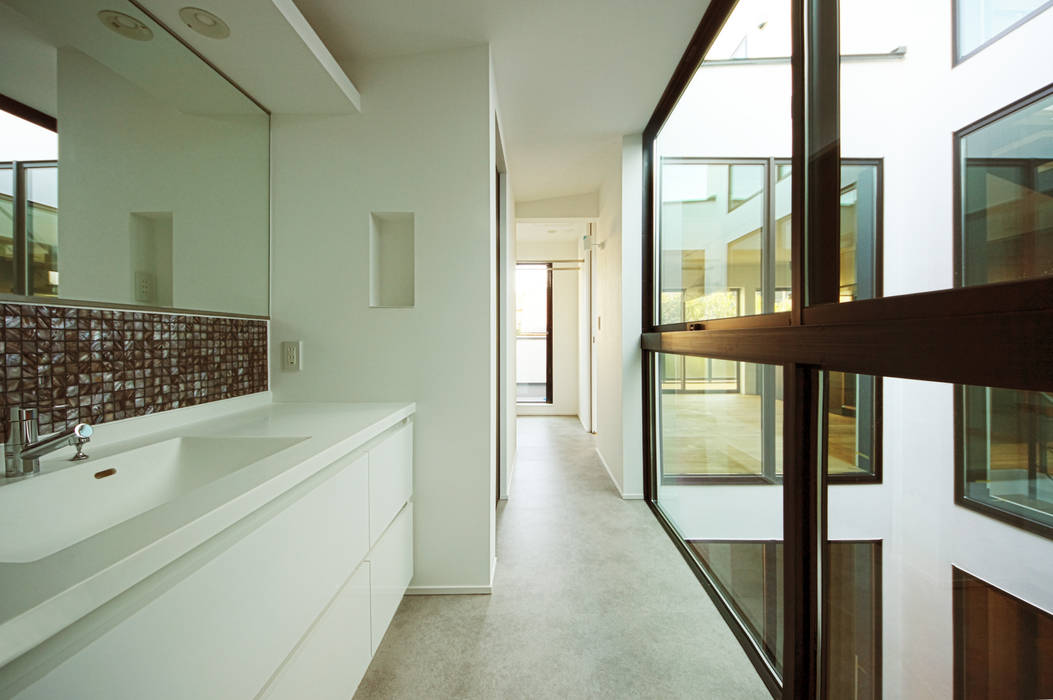 中庭のある暮らし, TERAJIMA ARCHITECTS／テラジマアーキテクツ TERAJIMA ARCHITECTS／テラジマアーキテクツ Modern Bathroom