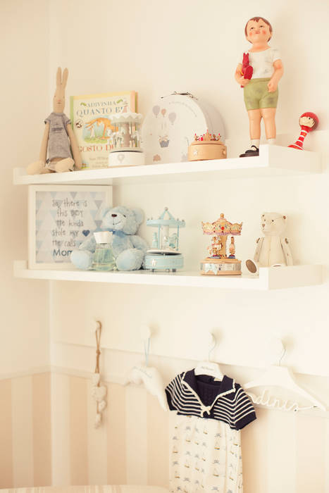 Quarto de bebé retro , Perfect Home Interiors Perfect Home Interiors Habitaciones para niños de estilo clásico