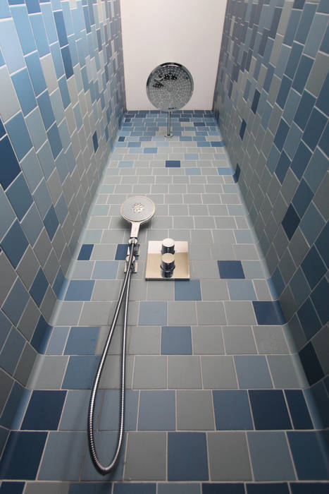 guest bathroom brandt+simon architekten Modern bathroom Tiles villa,Berlin,restoration,modernization,colorful tiles,blue tiles