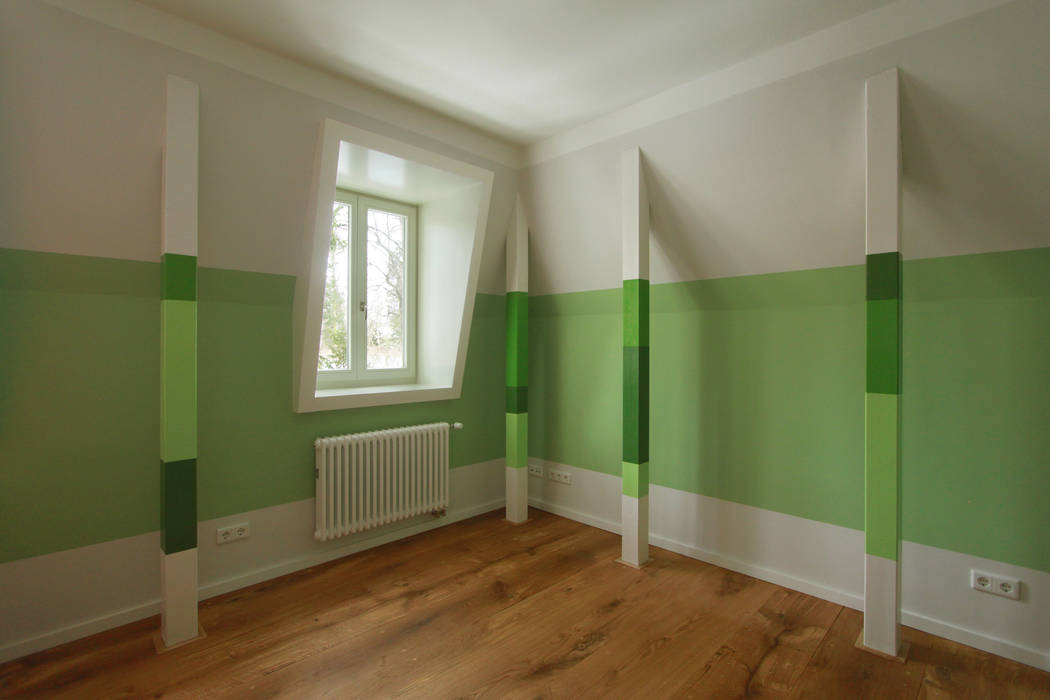 child´s room brandt+simon architekten Nursery/kid’s room villa,Berlin,restoration,renovation,conversion,kid´s room,dormer,pillar,attic,green
