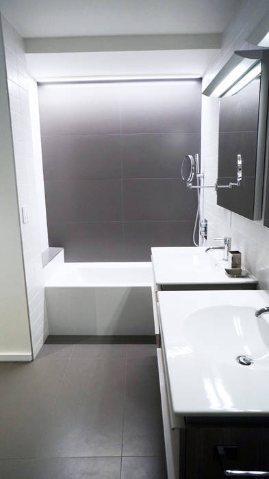 Duplex Apartment Gut Renovation , Atelier036 Atelier036 現代浴室設計點子、靈感&圖片
