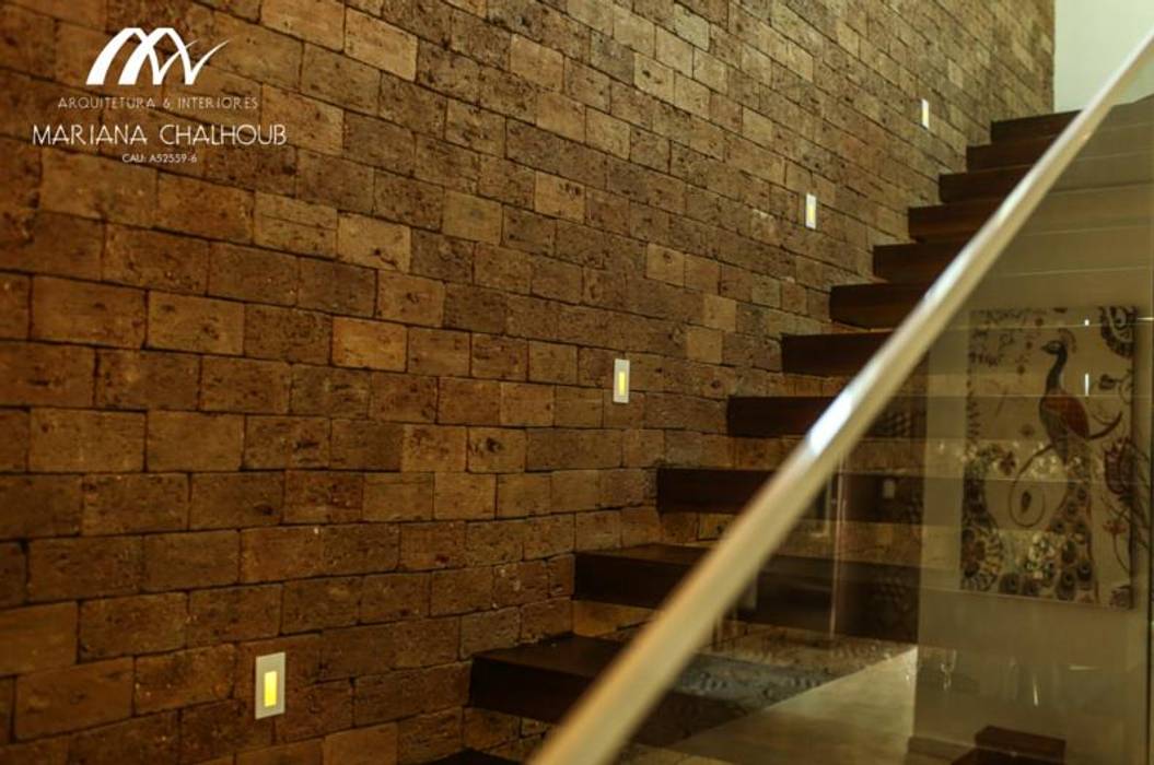 CASA DE PRAIA INDAIÁ, Mariana Chalhoub Mariana Chalhoub Rustic style corridor, hallway & stairs