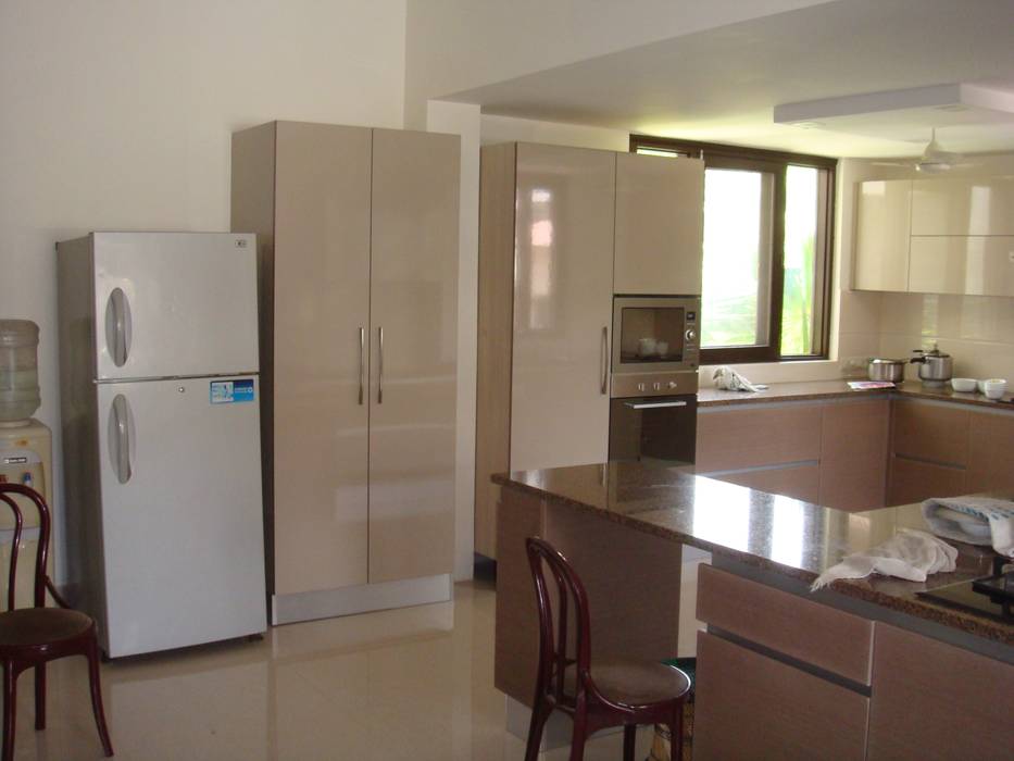 Pantry , Microwave & Oven elegant kitchens & Interiors Modern kitchen Chipboard