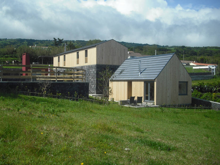 Patio, Agroturismo, H2Arquitectos H2Arquitectos Casas rústicas Pedra