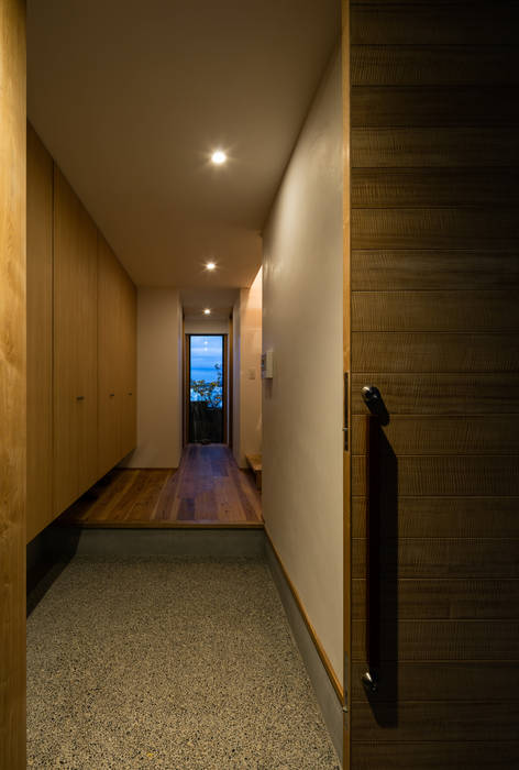 ワビサビハウス, 藤森大作建築設計事務所 藤森大作建築設計事務所 Modern Corridor, Hallway and Staircase Wood Wood effect