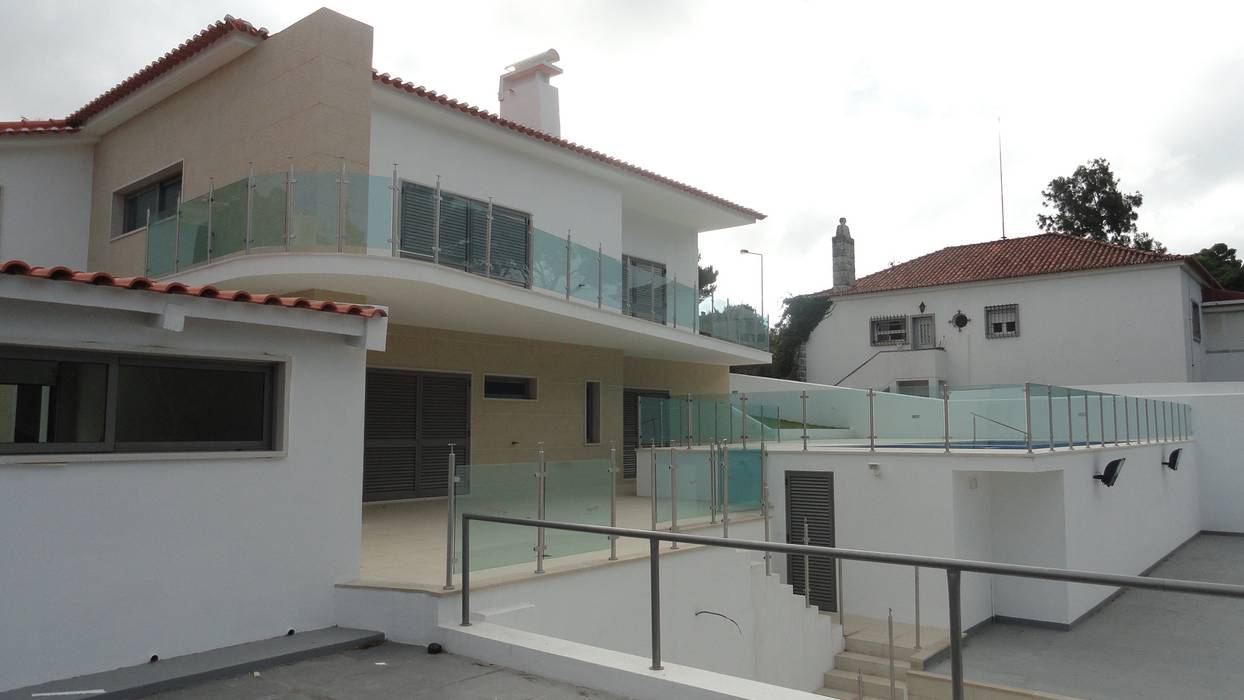 Reabilitação de moradia em Cascais 2levels, Arquitetura e Engenharia, Lda Casas clássicas Janela,Prédio,Céu,Nuvem,Luminária,Casa,Vizinhança,Área residencial,Imobiliária,Fachada