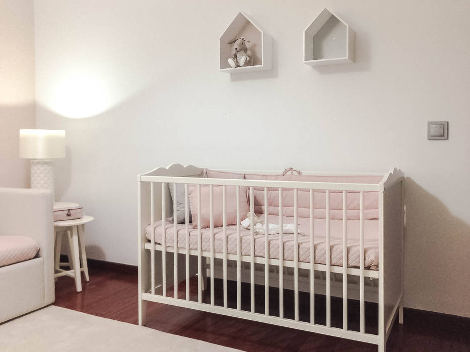 QUARTO DE BEBÉ | QUARTO DA CAMILA , Tó Liss Tó Liss Nursery/kid’s room Wood Wood effect