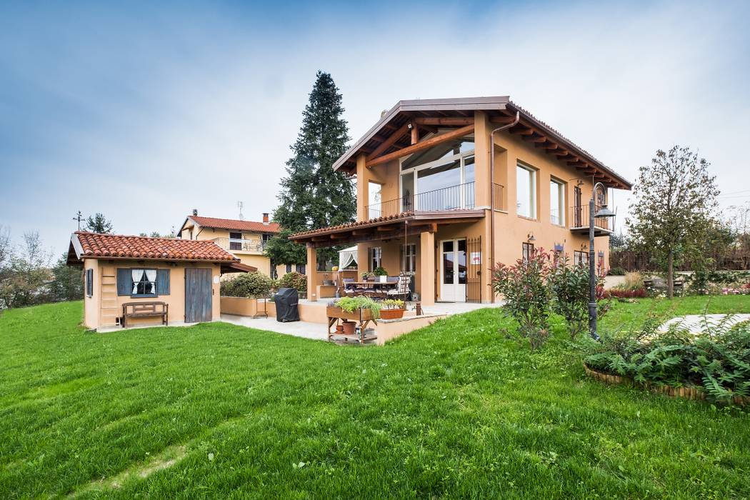 Casa di Campagna, UAU un'architettura unica UAU un'architettura unica Casas de estilo colonial