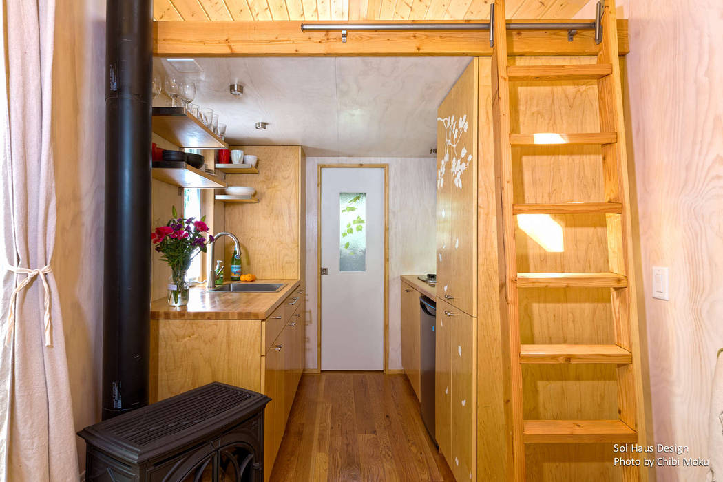 Sol Haus Design | Vina's Tiny House | Ojai, CA, Chibi Moku Architectural Films Chibi Moku Architectural Films Hành lang, sảnh & cầu thang phong cách tối giản Gỗ thiết kế Transparent