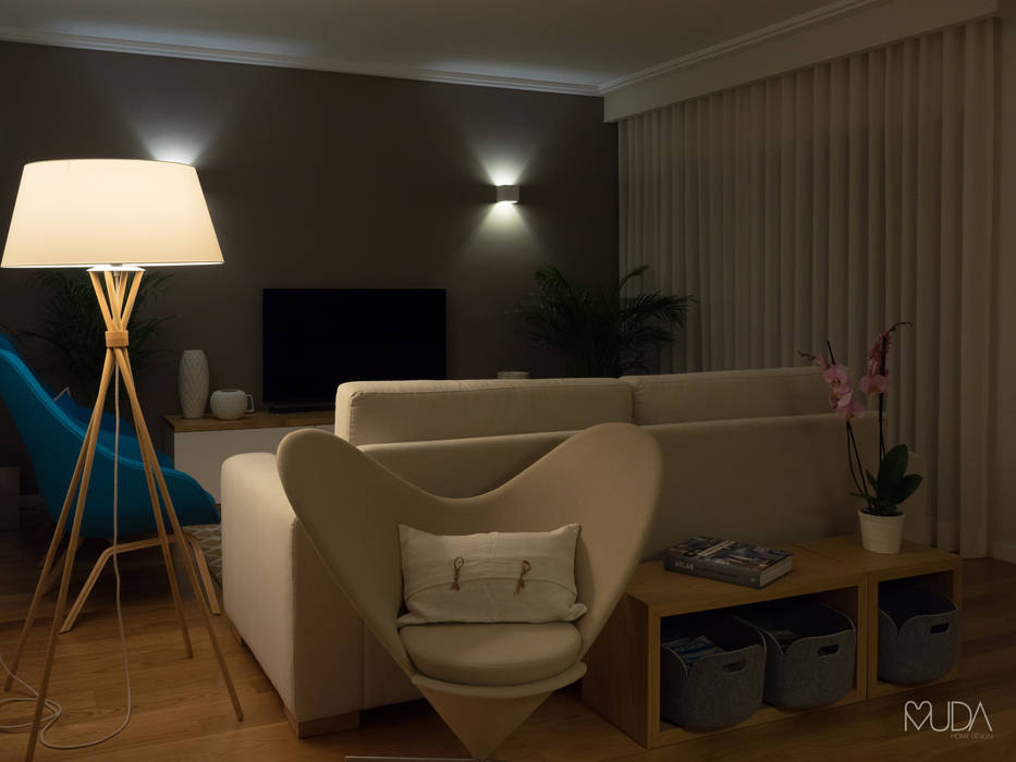 Гостиная в стиле модерн от MUDA Home Design Модерн