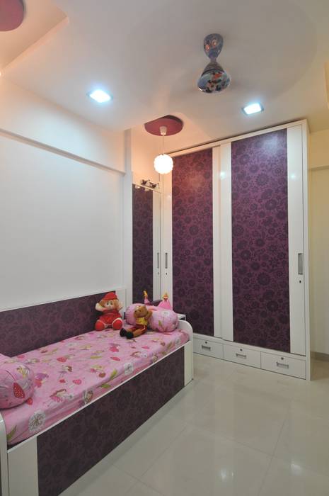 Home Interior, spacefusion spacefusion Kamar Bayi/Anak Modern Wardrobes & closets